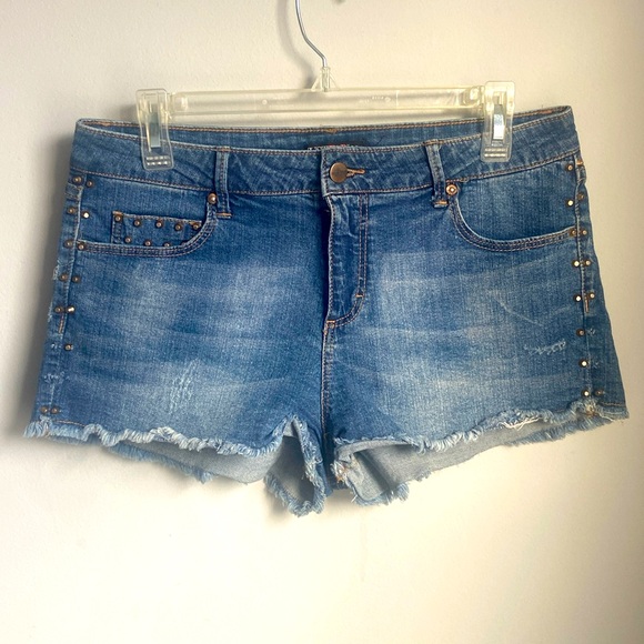 JustFab Pants - JustFab cutoff shorts
